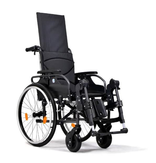 Wózek inwalidzki z wysokim oparciem